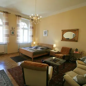 No. 20 Jaltska 3 Apartment